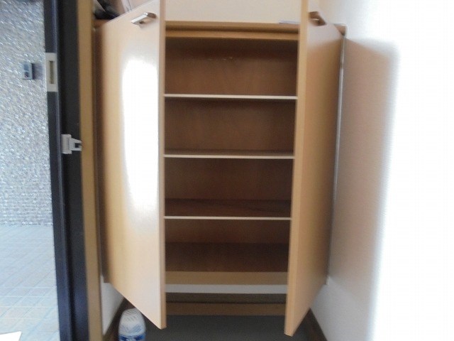 玄関　画像は102号室です（参考）