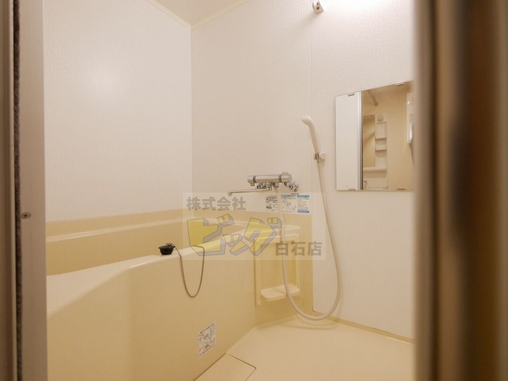 バス・シャワールーム　広々タイプのお風呂です♪