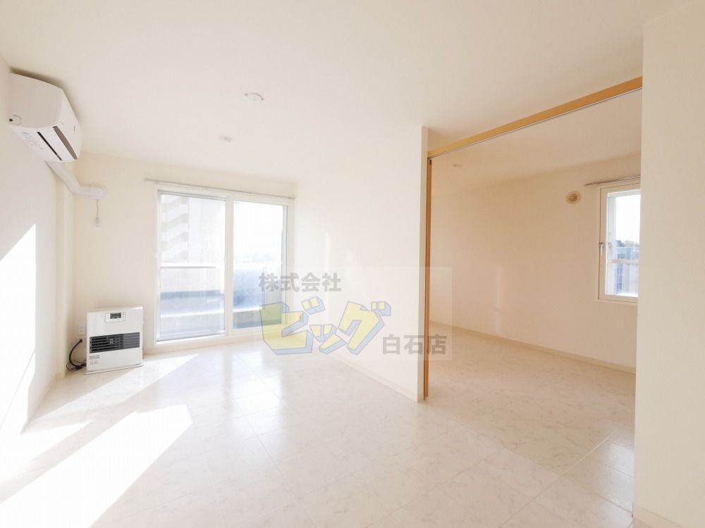 居室・リビング　日当たり良好で明るいリビングです♪