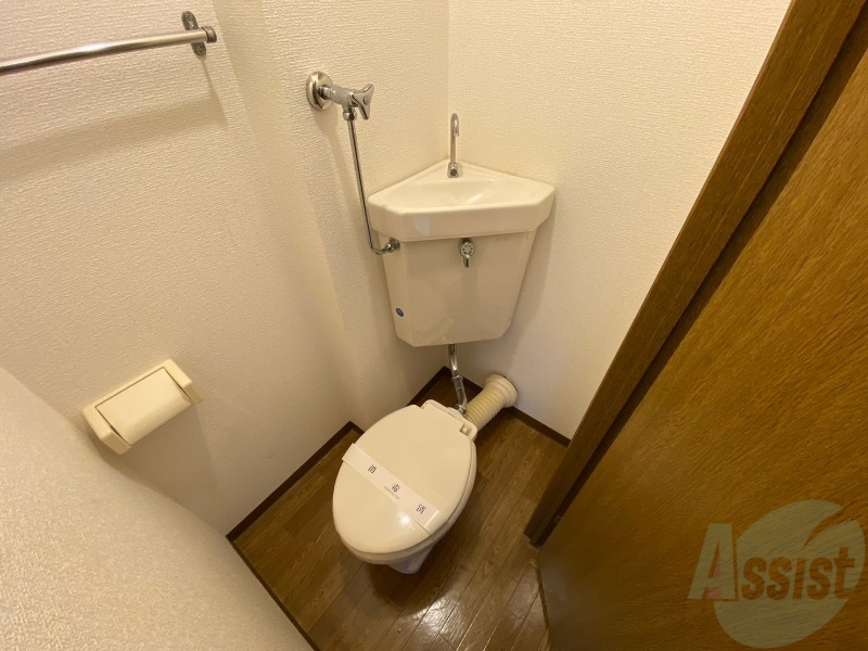 トイレ　こちらはトイレです。清潔感があり、安心して使用できます。