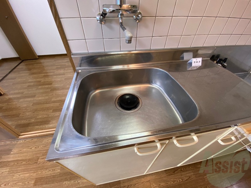 洗面設備　キッチンのシンクはピカピカで掃除意欲が湧いてきそう！