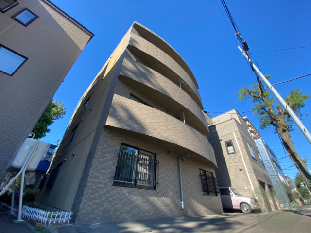 建物外観　札幌市中央区北７条西「ヴィレッジ円山」