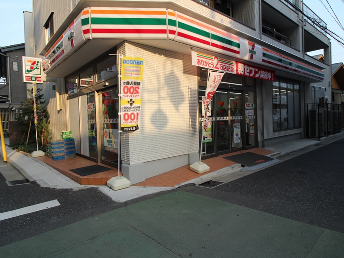 コンビニ　セブンイレブン（コンビニ）まで402m