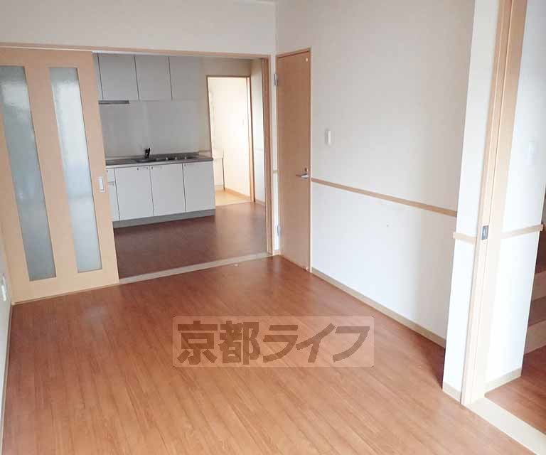 居室・リビング　落ち着いた雰囲気のお部屋です