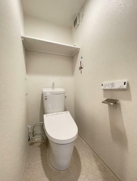 トイレ　温水洗浄便座。