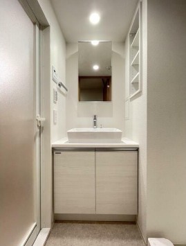 洗面設備　嬉しい独立洗面台付き。