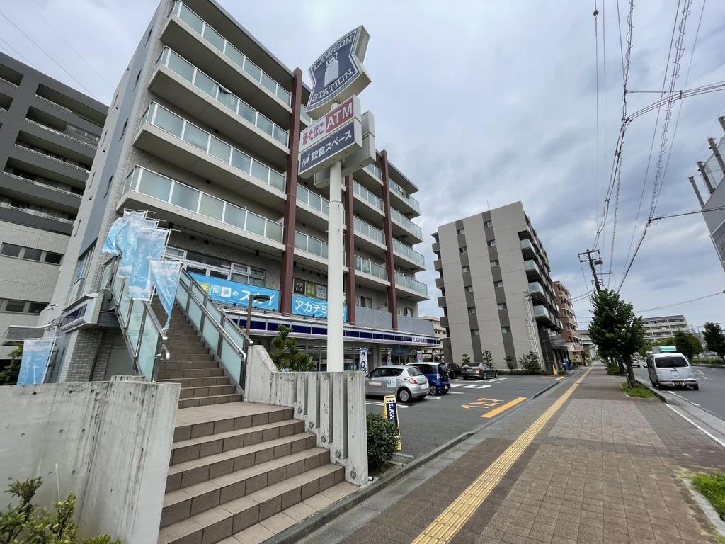 コンビニ　ローソン北戸田駅西口店（コンビニ）まで720m