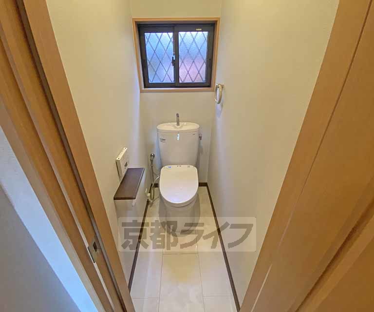 トイレ　ウォシュレット機能付きトイレです。