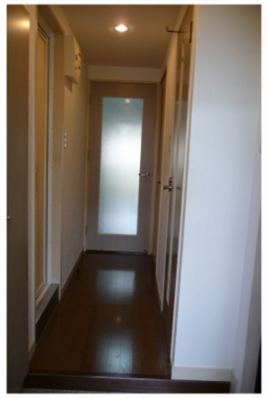 玄関　写真は別号室のものになります