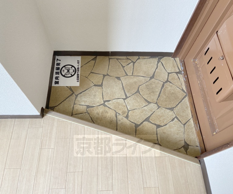 玄関　大きな段差がありません