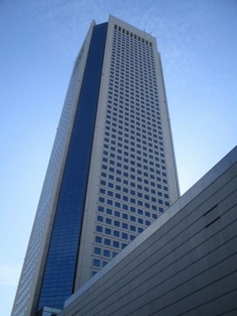 ショッピングセンター　東京オペラシティビル東京オペラシティタワー（ショッピングセンター）まで687m