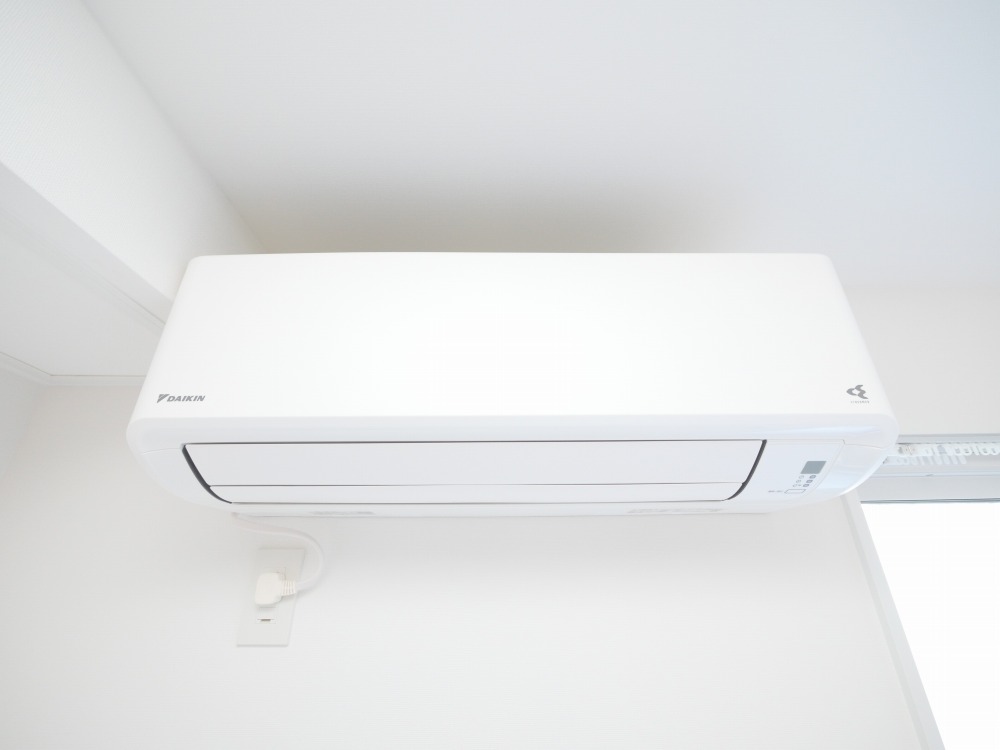 その他設備　夏もカラッと快適♪エアコン付きです！