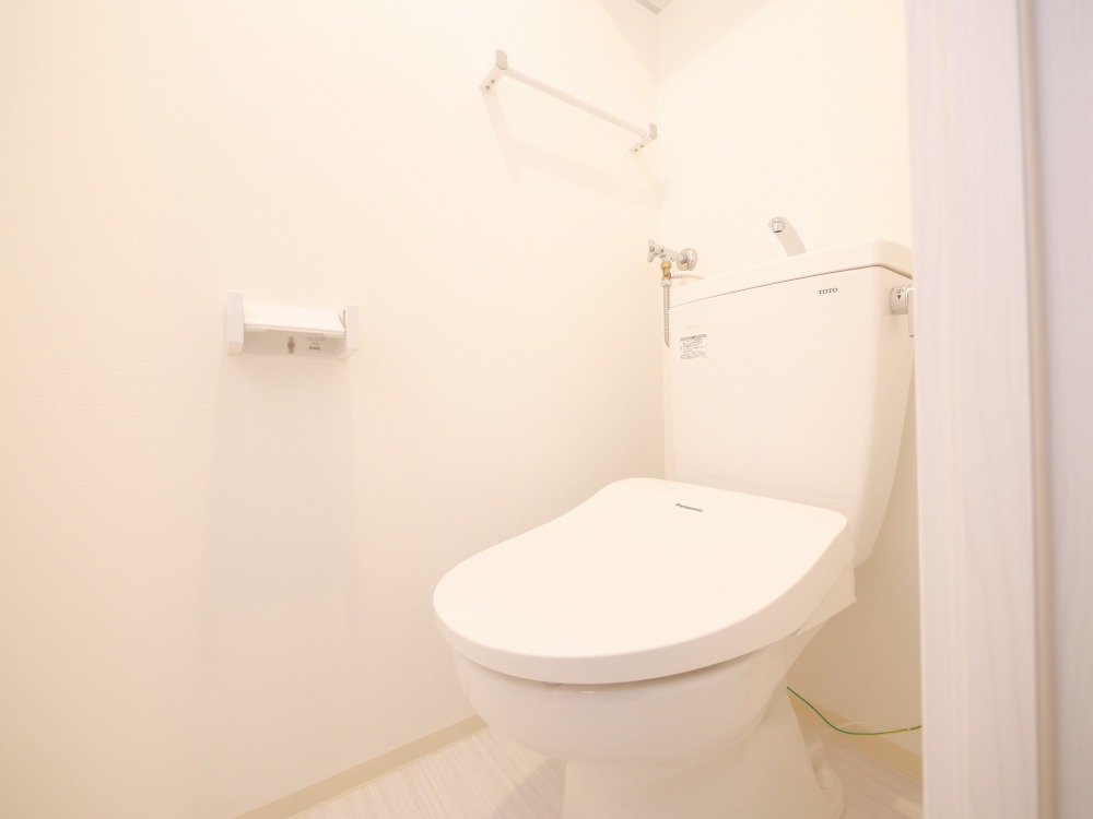 トイレ　嬉しいウォシュレット付きのトイレ！便座温かいですよ♪