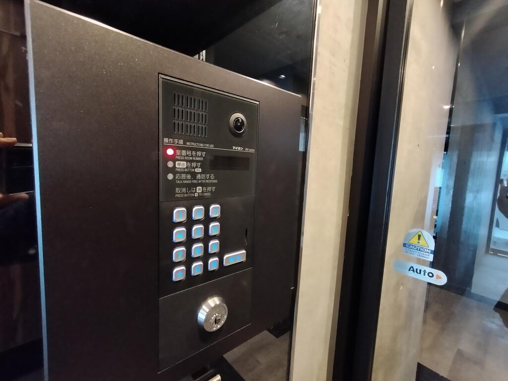 ロビー　カメラ付きインターホンでお客様の顔も見えて安心です♪