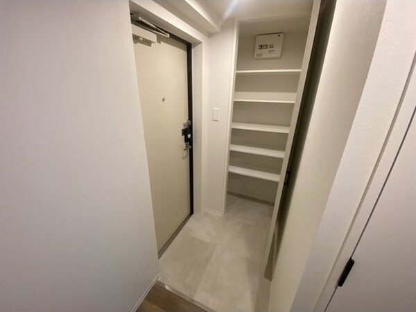 玄関　明るい玄関がお出迎えです☆