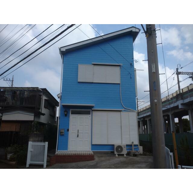 建物外観　スカイブルーで可愛らしく目を引く外観です。