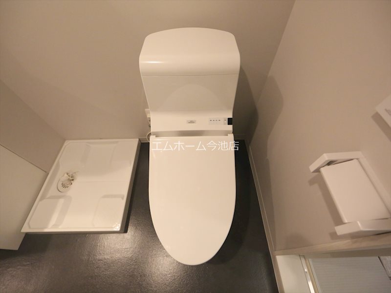 トイレ　温水洗浄暖房便座付トイレ