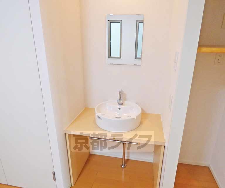 洗面設備　独立洗面台です