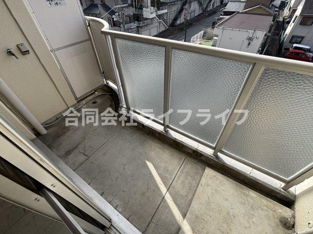 バルコニー　開放的で明るい空間を演出してくれるバルコニーです