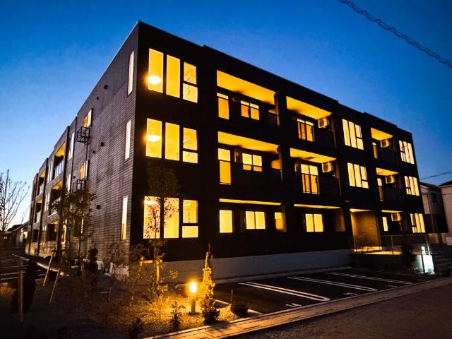 建物外観　外観写真（夜）