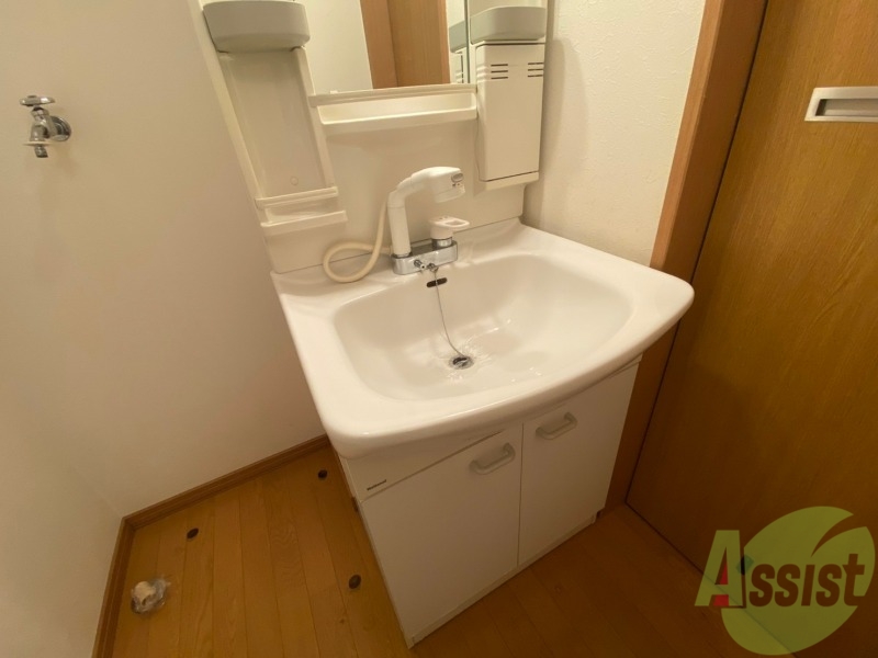 洗面設備　洗面台は独立していて使いやすそうです。