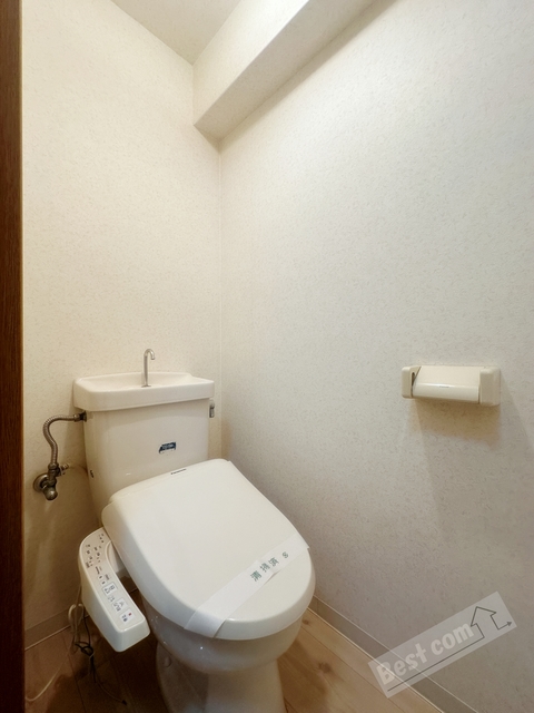 トイレ　温水洗浄便座付き♪