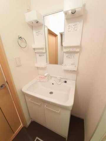 洗面設備　脱衣スペースもあります