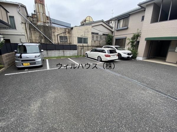 駐車場　敷地内駐車場！