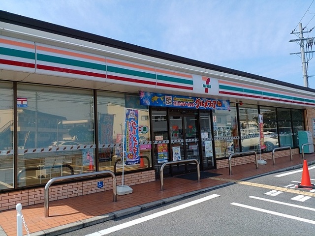コンビニ　セブンイレブン様（コンビニ）まで450m