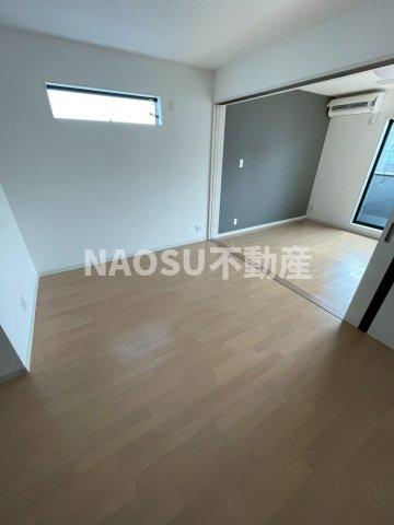 居室・リビング　こちらのリビングで趣味の時間をお楽しみください