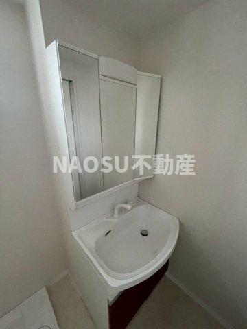 洗面設備　ゆったりとスペースのある洗面所