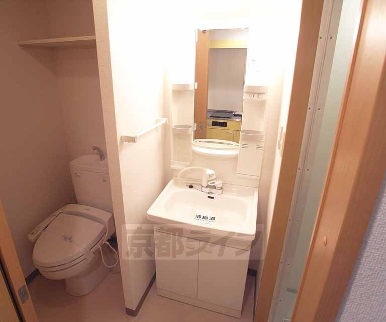 洗面設備　独立洗面台です