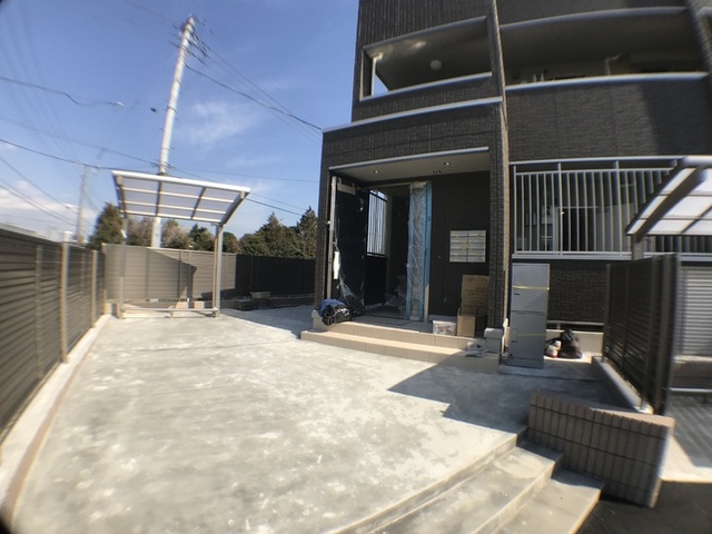 エントランス　エントランス（施工中）