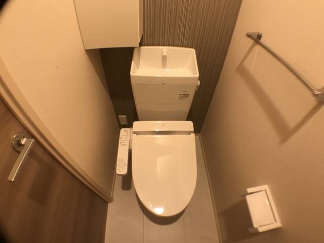 トイレ　温水洗浄暖房便座