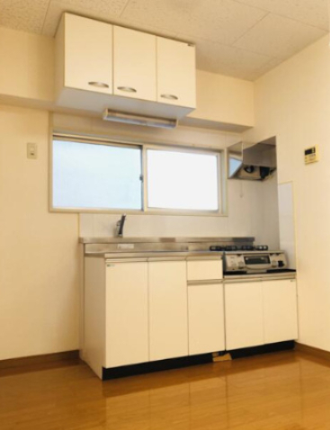 キッチン　別部屋参考写真になります