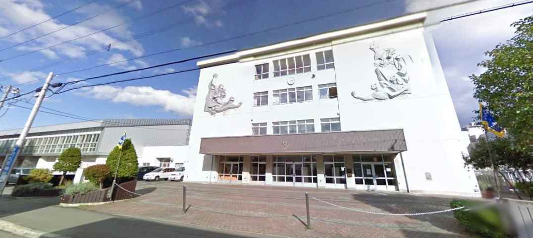 中学校　栄町中学校（中学校）まで503m