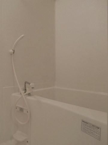 バス・シャワールーム　キレイなバスルームですよ。