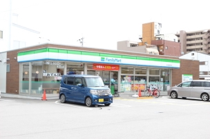コンビニ　ファミリーマート 東大阪御厨栄町店（コンビニ）まで553m