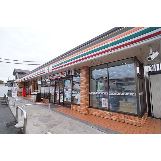 コンビニ　セブンイレブン郡山咲田２丁目店（コンビニ）まで128m