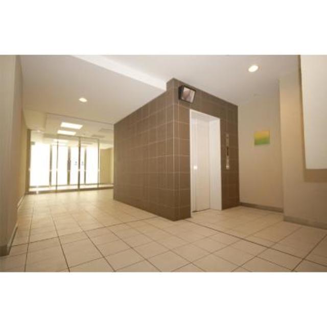 エントランス　落ち着いたエントランスです