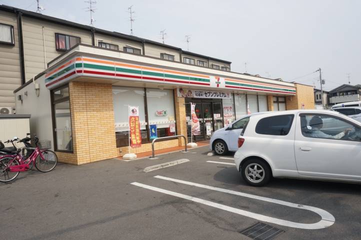 コンビニ　セブンイレブン（コンビニ）まで857m