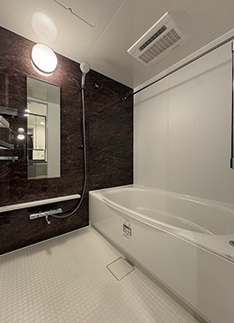 バス・シャワールーム　嬉しい追い焚き・浴室乾燥機付きです♪