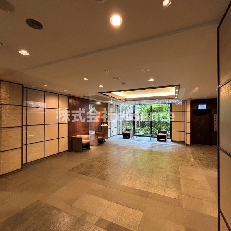 ロビー　弊社ではオンライン対応・現地対応可能です♪