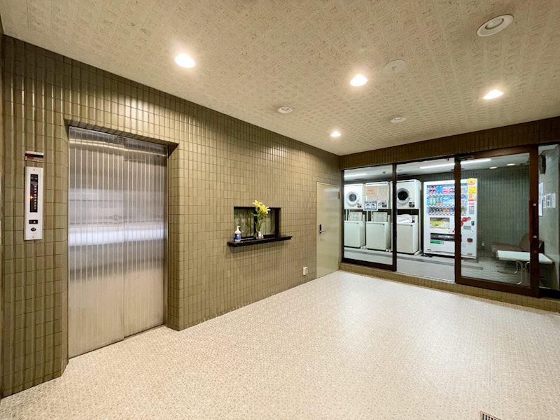 ロビー　広々としたエレベーターホール