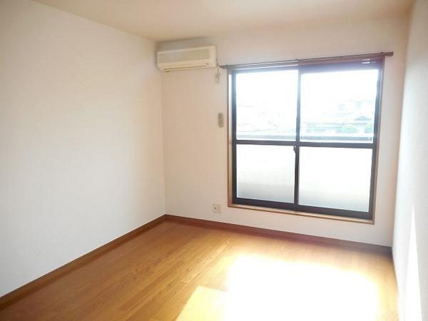その他設備　洋室にエアコン有り！