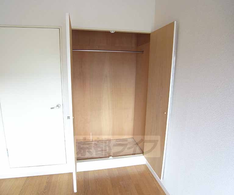 収納　広々としたクローゼットです。