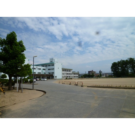 中学校　奥田中学校（中学校）まで1980m