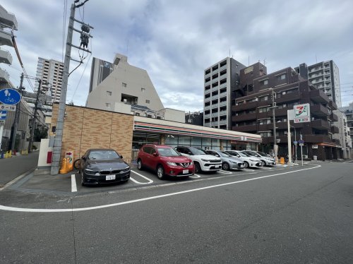 コンビニ　セブンイレブン 大阪京町堀3丁目店（コンビニ）まで115m