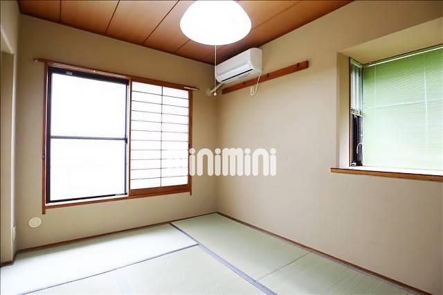 居室・リビング　リフォーム前の写真です。