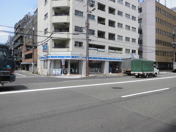コンビニ　ローソン阿波座駅前店（コンビニ）まで185m